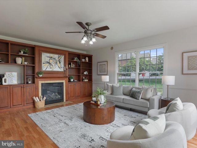 9812 PEMBROKE DR, Hagerstown, MD 21740