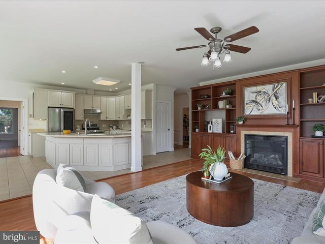 9812 PEMBROKE DR, Hagerstown, MD 21740