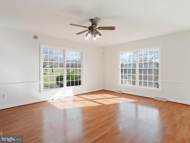 9812 PEMBROKE DR, Hagerstown, MD 21740