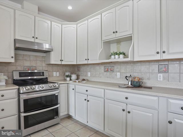 9812 PEMBROKE DR, Hagerstown, MD 21740