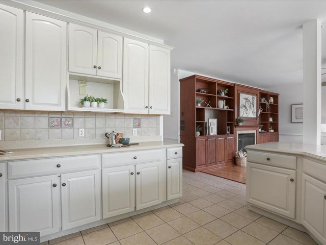 9812 PEMBROKE DR, Hagerstown, MD 21740