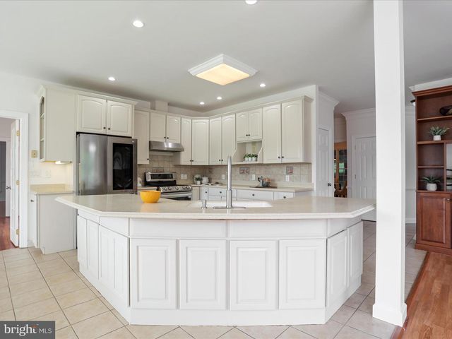 9812 PEMBROKE DR, Hagerstown, MD 21740