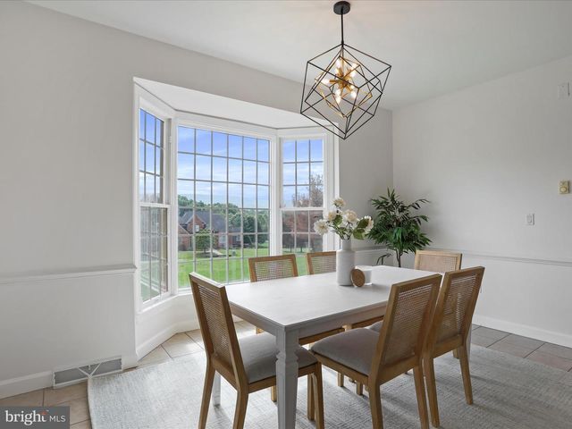 9812 PEMBROKE DR, Hagerstown, MD 21740