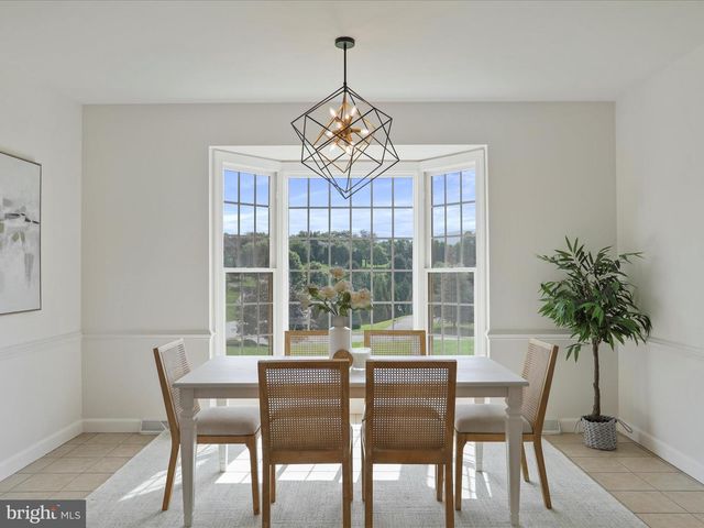 9812 PEMBROKE DR, Hagerstown, MD 21740