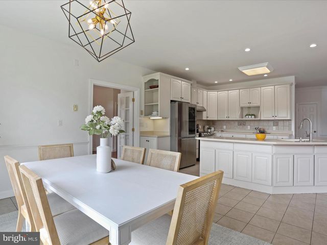 9812 PEMBROKE DR, Hagerstown, MD 21740