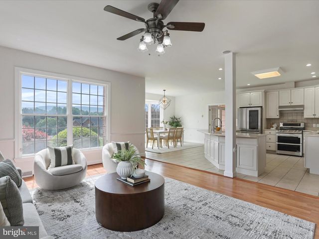 9812 PEMBROKE DR, Hagerstown, MD 21740