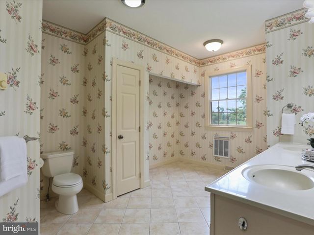 9812 PEMBROKE DR, Hagerstown, MD 21740