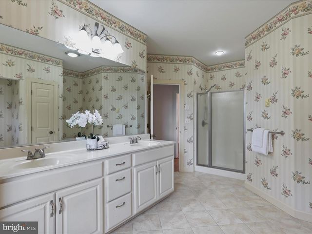 9812 PEMBROKE DR, Hagerstown, MD 21740