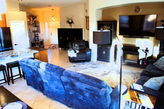 8761 E OBISPO Avenue, Mesa, AZ 85212