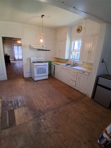 904 Wallis Avenue, Santa Anna, TX 76878