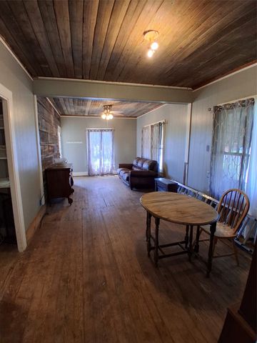 904 Wallis Avenue, Santa Anna, TX 76878