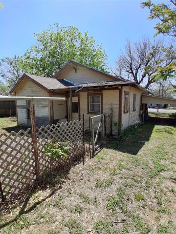 904 Wallis Avenue, Santa Anna, TX 76878