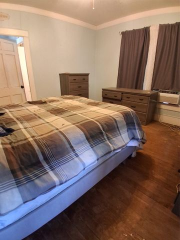 904 Wallis Avenue, Santa Anna, TX 76878