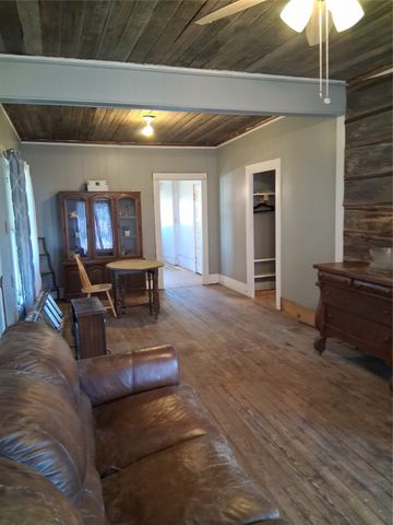 904 Wallis Avenue, Santa Anna, TX 76878