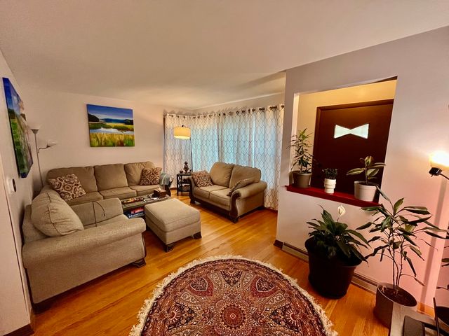 6822 W Higgins Avenue, Chicago, IL 60656