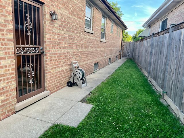6822 W Higgins Avenue, Chicago, IL 60656