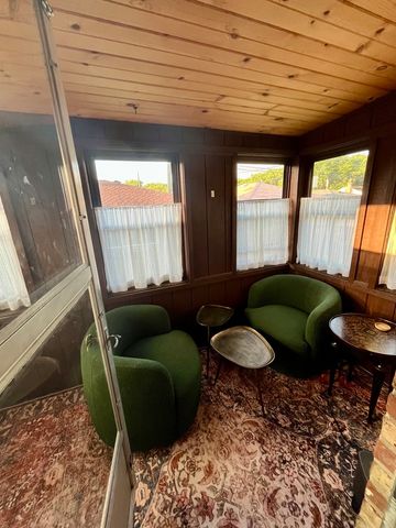 6822 W Higgins Avenue, Chicago, IL 60656