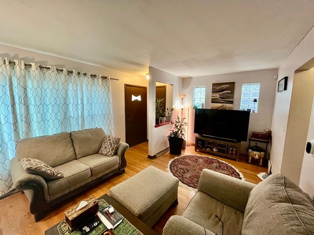 6822 W Higgins Avenue, Chicago, IL 60656