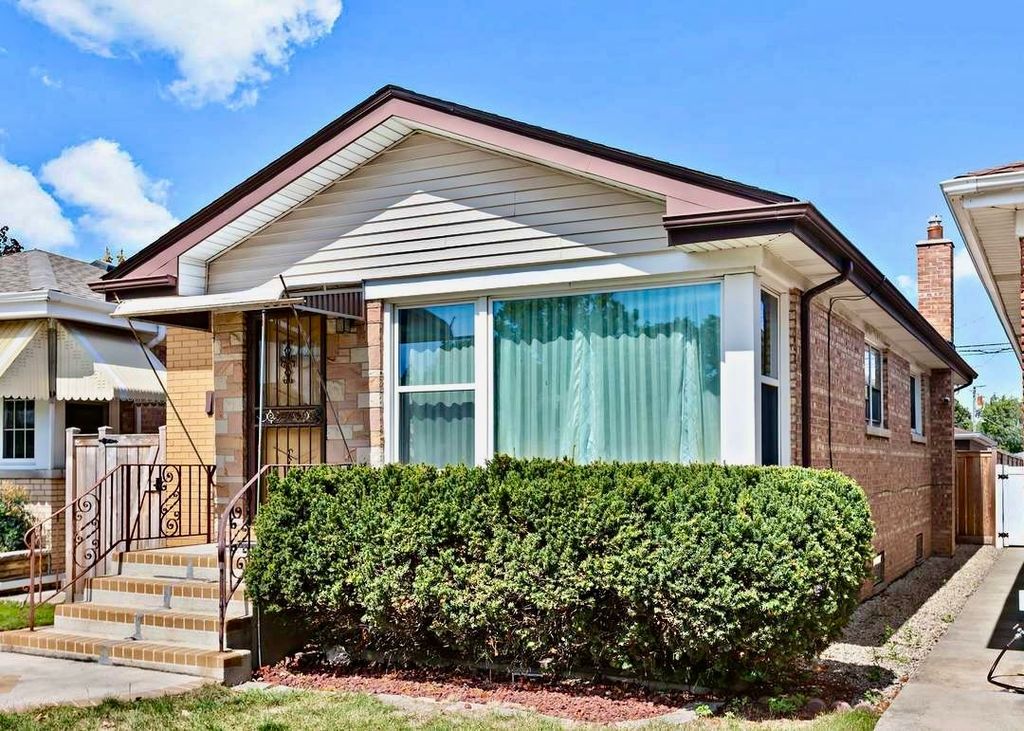 6822 W Higgins Avenue, Chicago, IL 60656