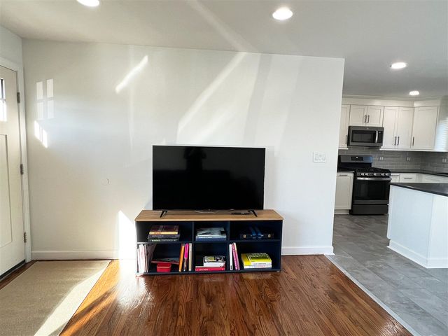 9358 Marie Court, Livonia, MI 48150