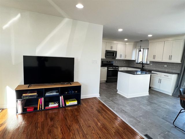 9358 Marie Court, Livonia, MI 48150