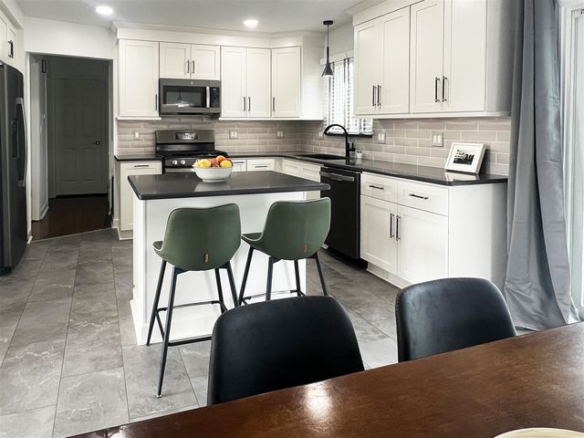 9358 Marie Court, Livonia, MI 48150