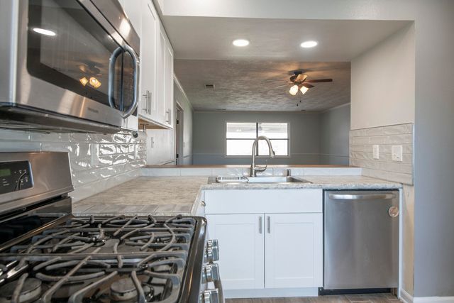 565 Littler Drive SE, Rio Rancho, NM 87124