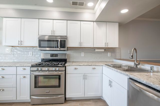 565 Littler Drive SE, Rio Rancho, NM 87124