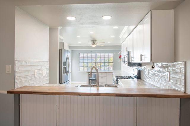 565 Littler Drive SE, Rio Rancho, NM 87124