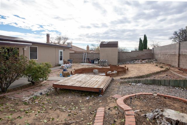 565 Littler Drive SE, Rio Rancho, NM 87124