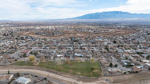 565 Littler Drive SE, Rio Rancho, NM 87124