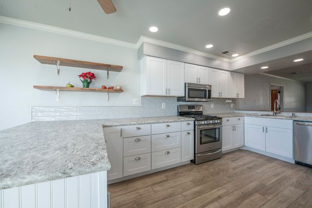 565 Littler Drive SE, Rio Rancho, NM 87124