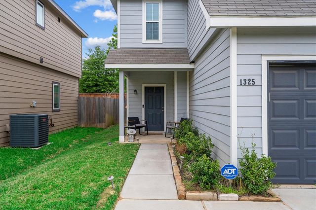 1325 Mount Bassie Trail, Conroe, TX 77301