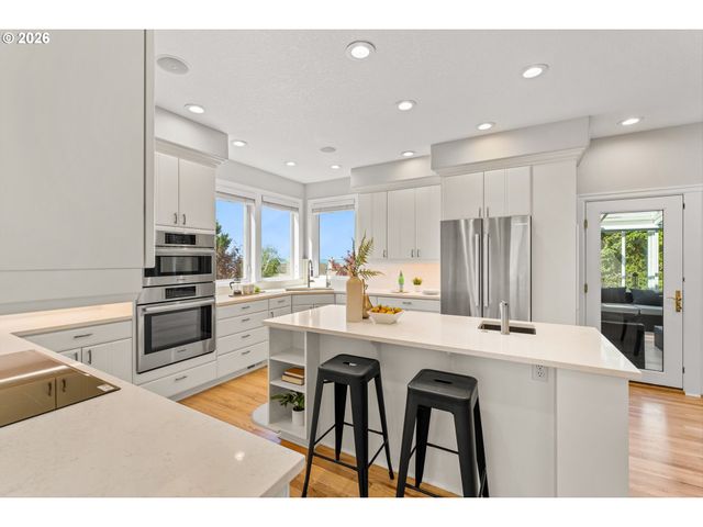 8711 Nw BENSON St, Portland, OR 97229