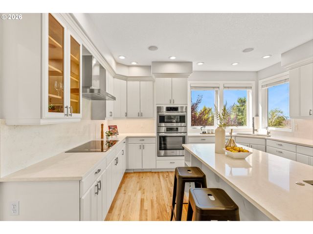 8711 Nw BENSON St, Portland, OR 97229