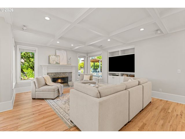 8711 Nw BENSON St, Portland, OR 97229