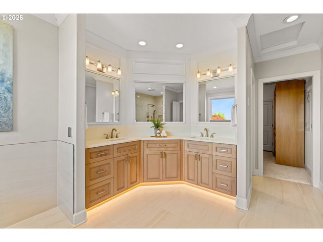 8711 Nw BENSON St, Portland, OR 97229