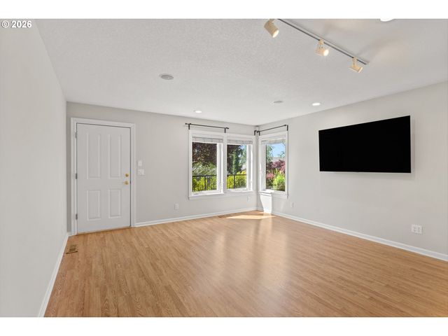 8711 Nw BENSON St, Portland, OR 97229