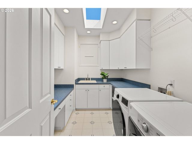 8711 Nw BENSON St, Portland, OR 97229