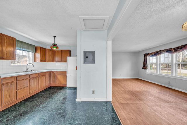 1101 E Denver Dr, Park City, KS 67219