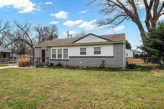 1101 E Denver Dr, Park City, KS 67219