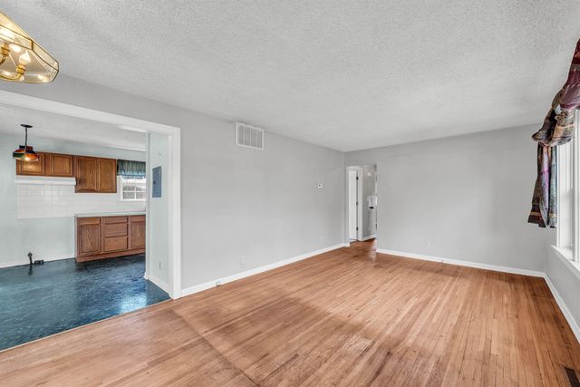 1101 E Denver Dr, Park City, KS 67219