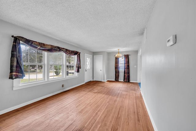 1101 E Denver Dr, Park City, KS 67219