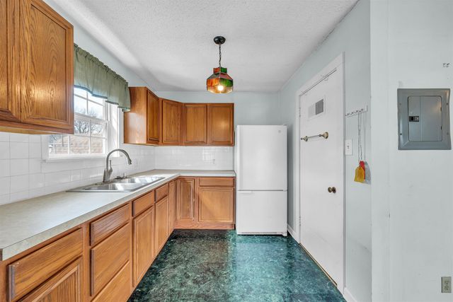 1101 E Denver Dr, Park City, KS 67219