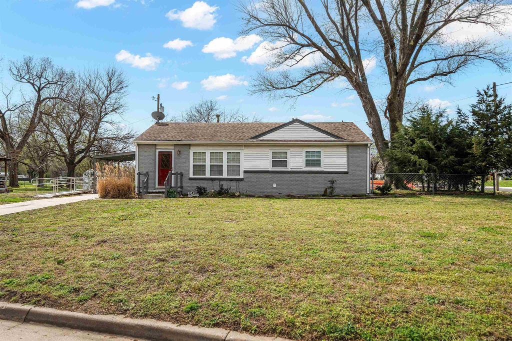 1101 E Denver Dr, Park City, KS 67219