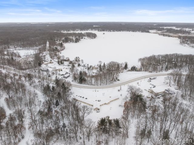 9896 11 Mile Road, Morton Twp, MI 49332