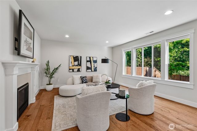 22907 SE 52nd Street, Issaquah, WA 98029