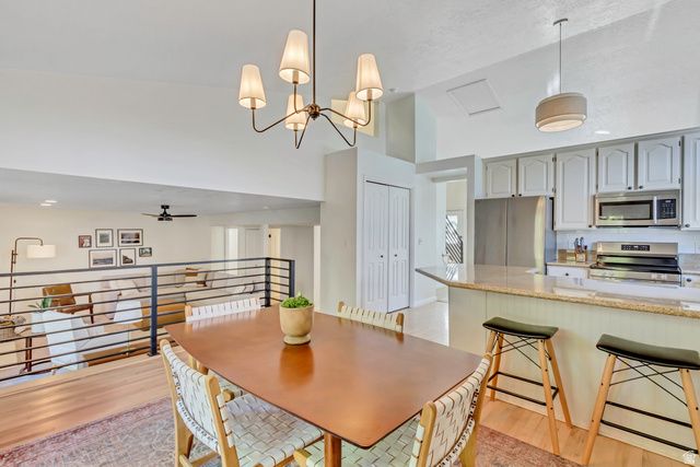 11871 S BLUE HERON DR, Draper, UT 84020
