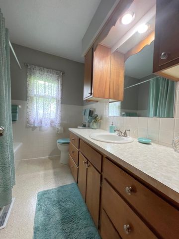 1804 7th Street SW, Willmar, MN 56201