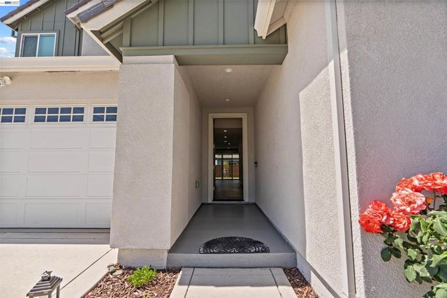3482 Dobbins Ct, Lathrop, CA 95330